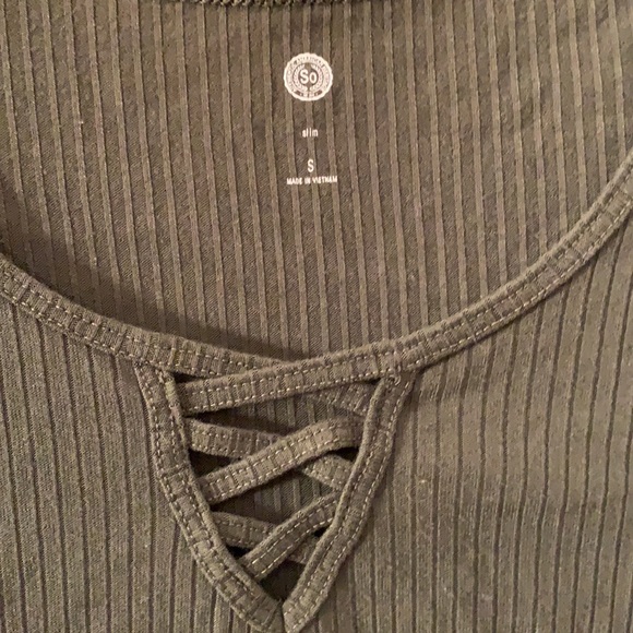 Green Short Sleeve Shirt - Picture 2 of 3